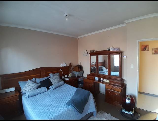 8 BEDROOM FREEHOLD FOR SALE IN BO-DORP